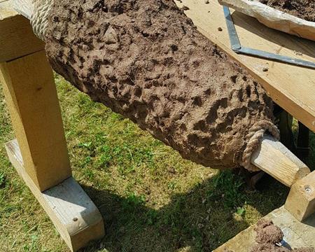 Guss einer Bienenkorbglocke in Stolzemburg