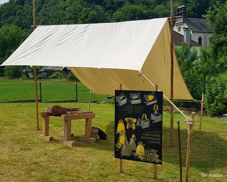 Guss einer Bienenkorbglocke in Stolzemburg