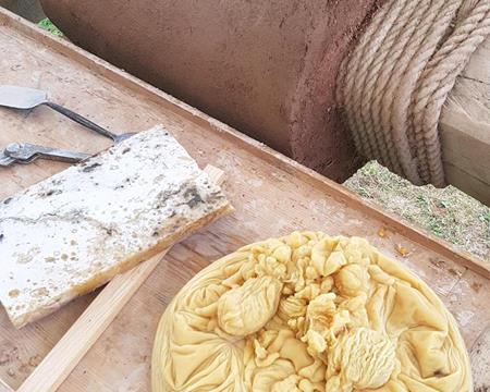 Guss einer Bienenkorbglocke in Stolzemburg