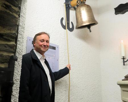 Guss einer Bienenkorbglocke in Stolzemburg